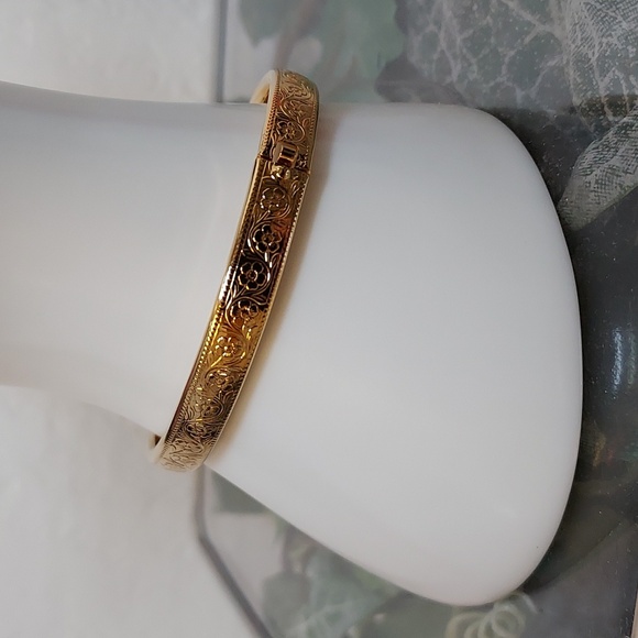 Avon Engraved Goldtone Bangle 1997 - Picture 2 of 8